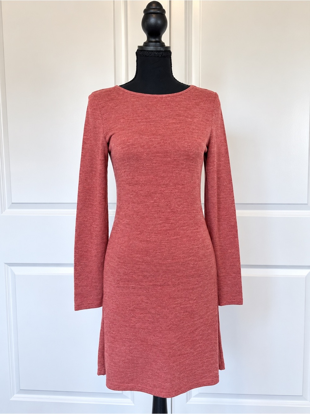 Long-Sleeve Knit Shift Dress in Rosewood